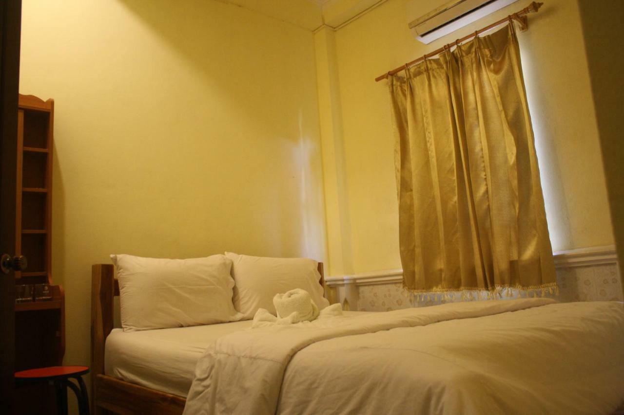 Viengchalern Guesthouse Luang Prabang Extérieur photo